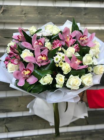 Букет цветов из: Розы и Хризантемы в Масловой