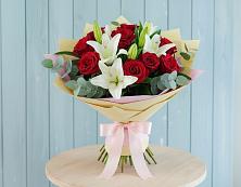 Букет цветов из:  Лилии и Розы в Масловой