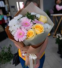 Букет цветов из:  Герберы, Розы и Хризантемы в Масловой