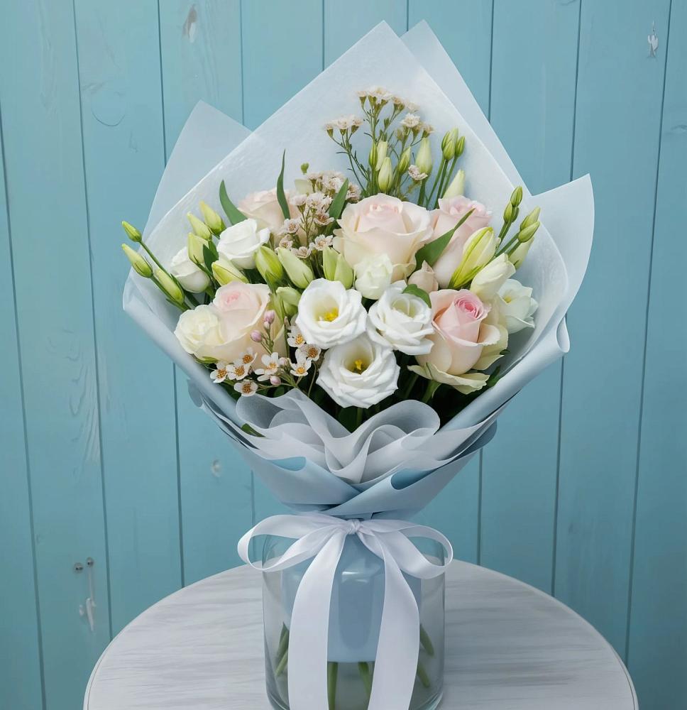 Букет цветов из: Розы и Лизиантусы в Масловой