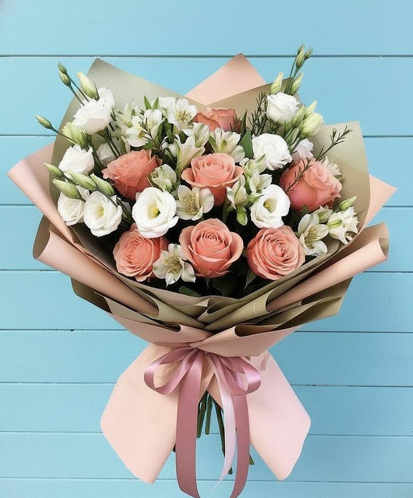 Букет цветов из: Розы, Альстромерии и Лизиантусы в Масловой
