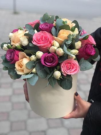 Цветочная композиция из Розы в шляпной коробке в Масловой