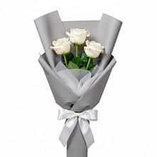 Букет 3 белые розы в Масловой