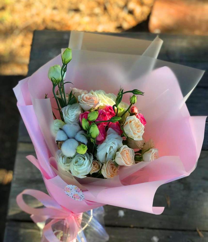 Букет цветов из: Розы и Лизиантусы в Масловой