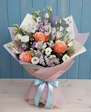 Букет цветов из:  Лизиантусы, Розы, Альстромерии и Гипсофила в Масловой