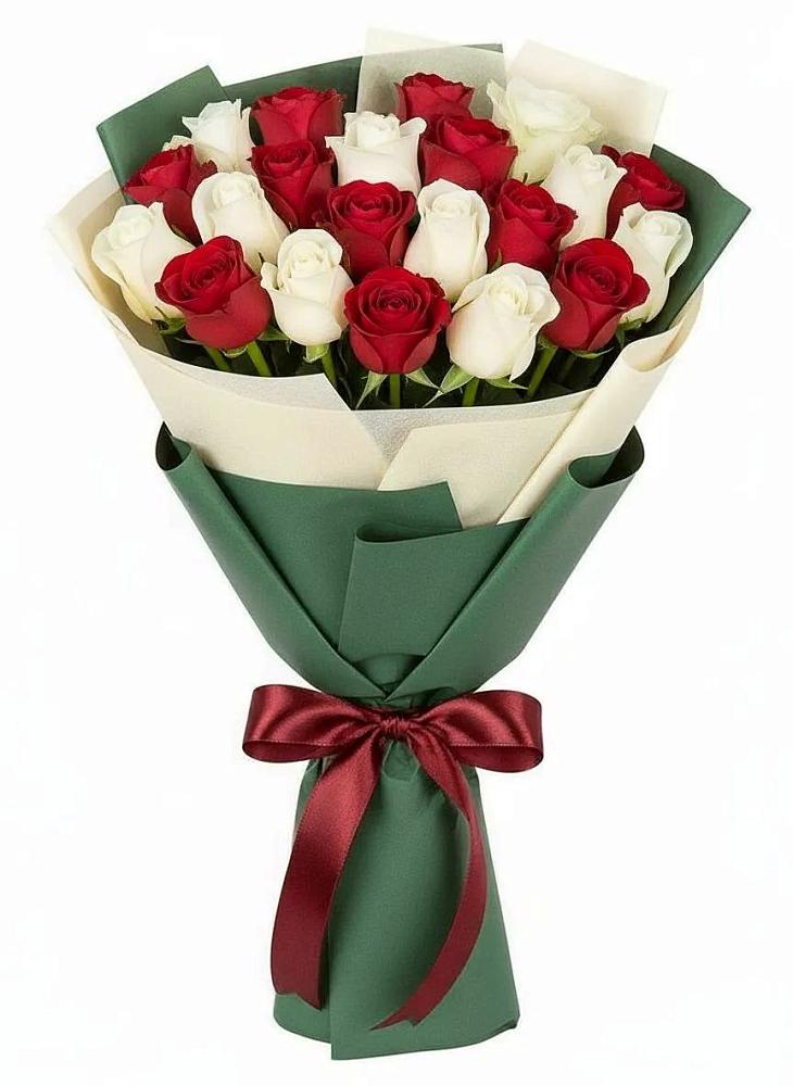 Букет Микс из красных и белых роз в Масловой