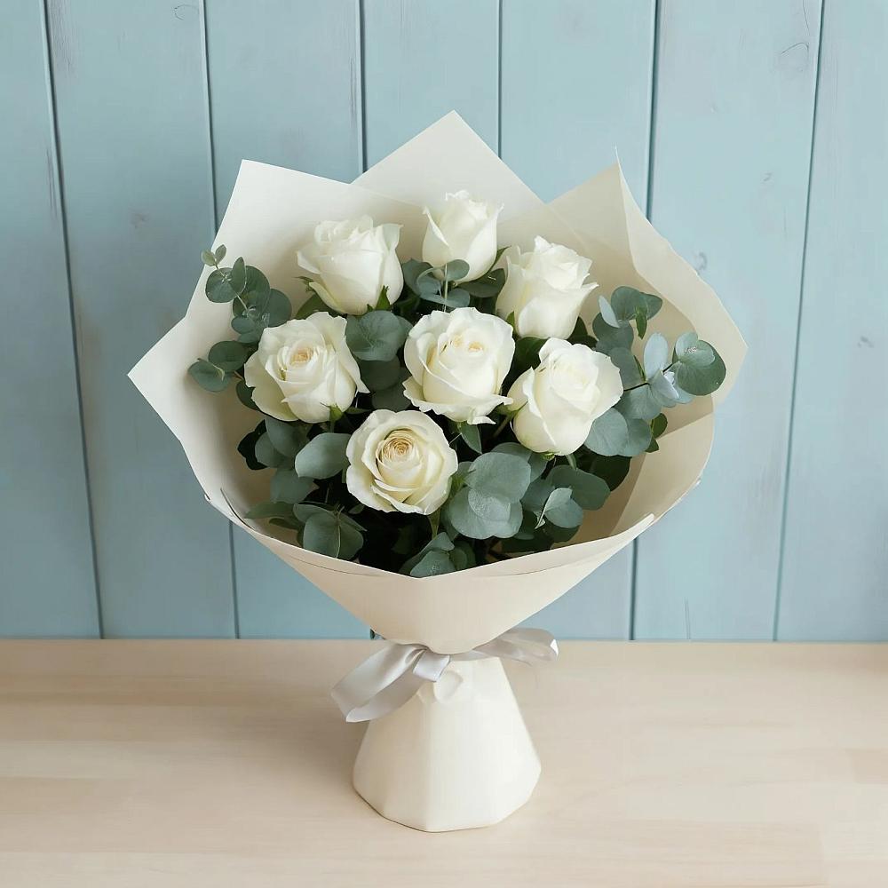 Букет Белые розы в Эвкалипте в Масловой