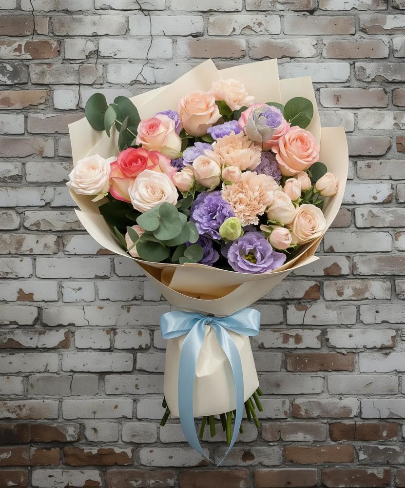 Букет цветов из: Розы, Лизиантусы и Гвоздики в Масловой