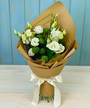 Букет цветов из:  Хризантемы и Лизиантусы в Масловой