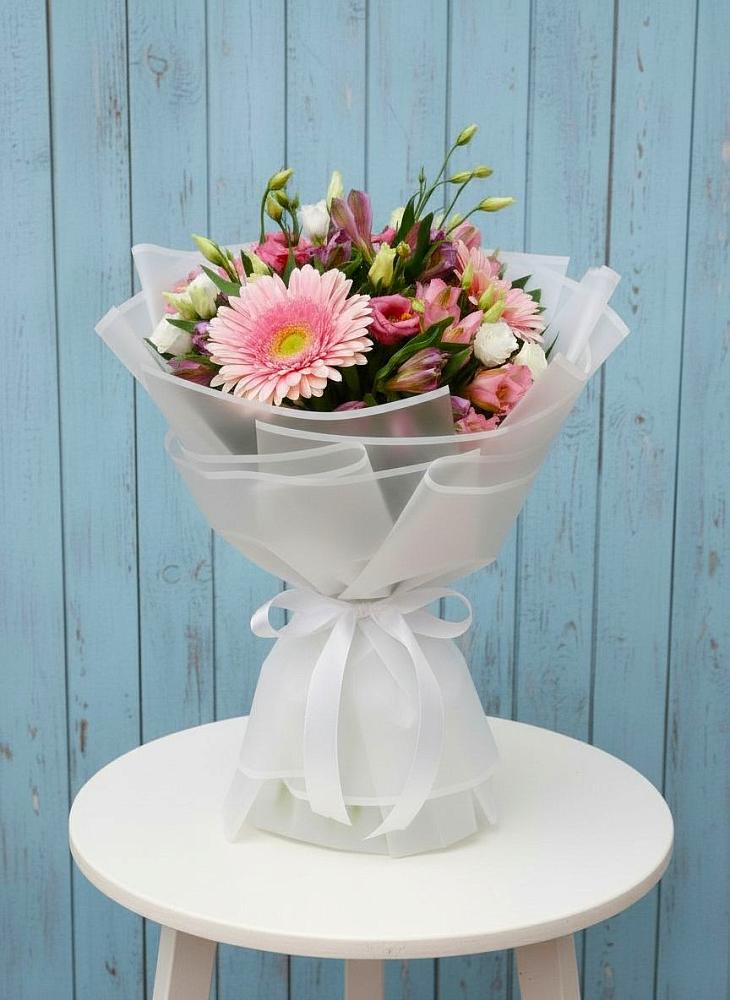 Букет цветов из: Герберы, Альстромерии и Лизиантусы в Масловой