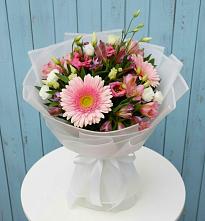 Букет цветов из:  Герберы, Альстромерии и Лизиантусы #REPLACE_PRED# Масловой
