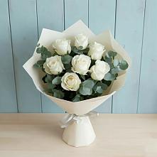 Букет Белые розы в Эвкалипте в Масловой
