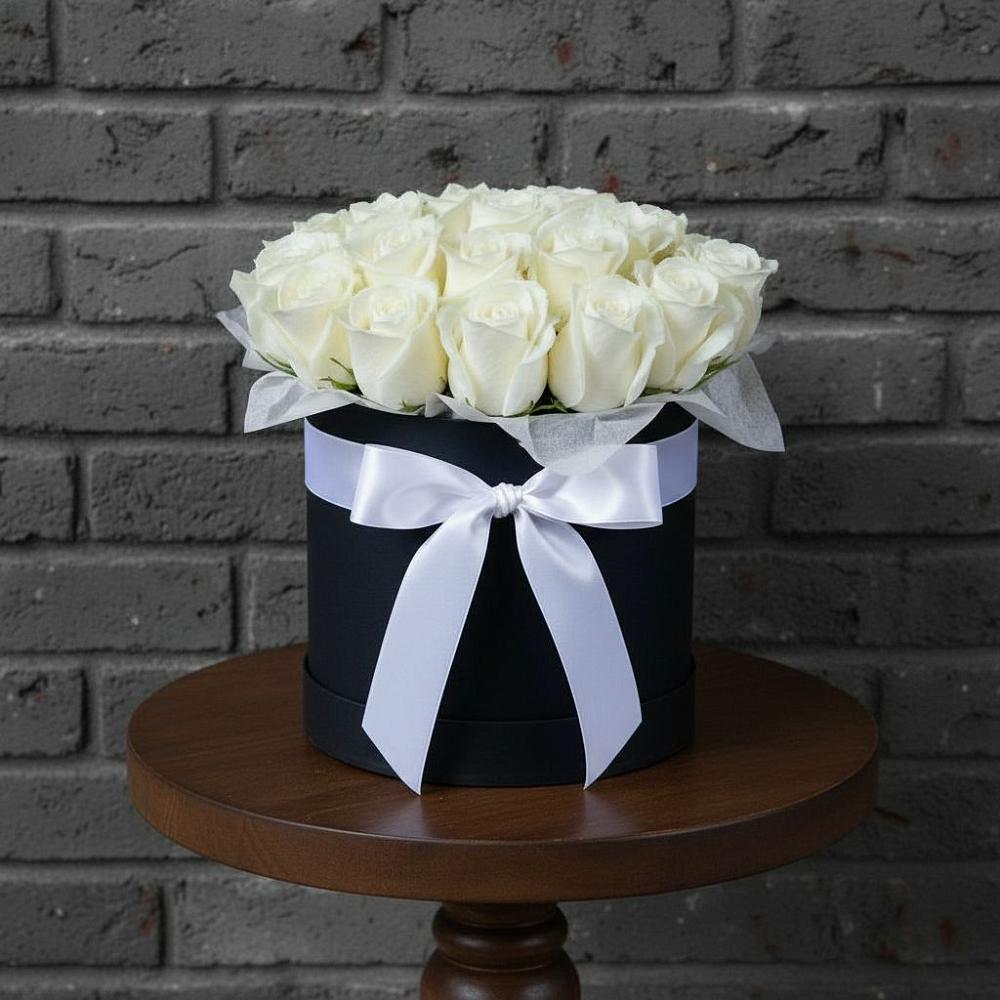 Цветочная композиция из Розы в шляпной коробке в Масловой