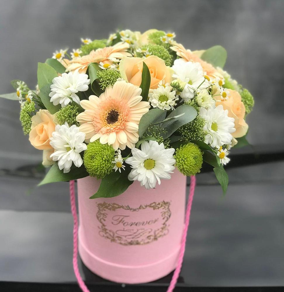 Цветочная композиция из Розы, Герберы и Хризантемы в шляпной коробке в Масловой