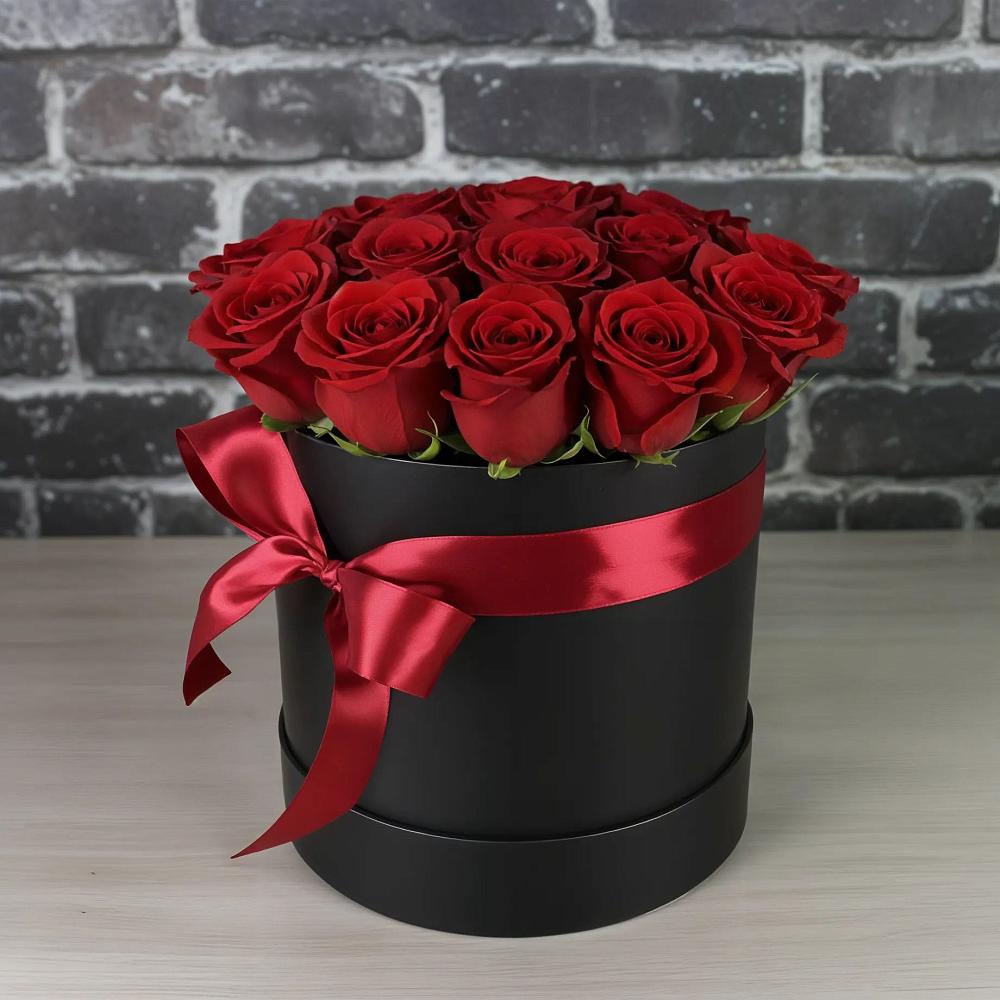 Цветочная композиция из Розы в шляпной коробке в Масловой