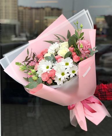 Букет цветов из: Розы, Лизиантусы и Хризантемы в Масловой