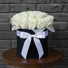 Цветочная композиция из Розы в шляпной коробке в Масловой