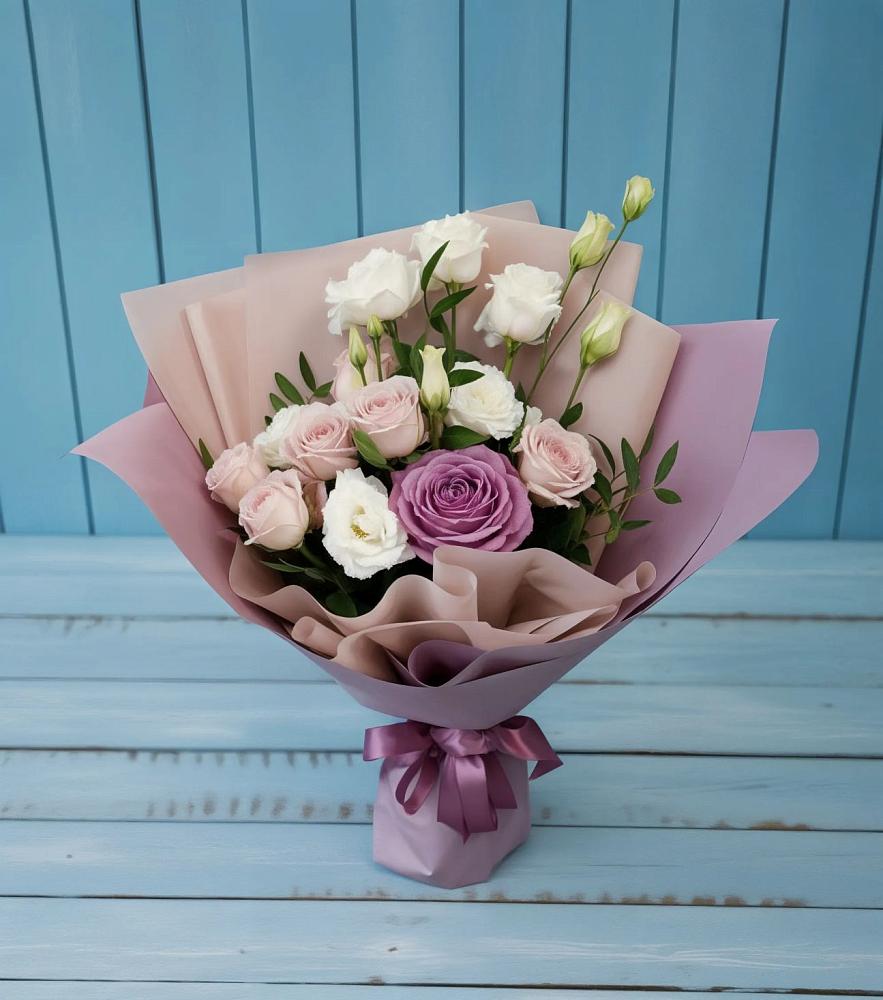 Букет цветов из: Розы и Лизиантусы в Масловой